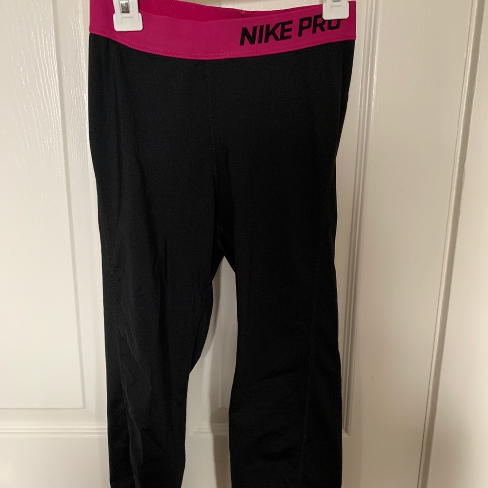 Cropped Nike Pro Leggings